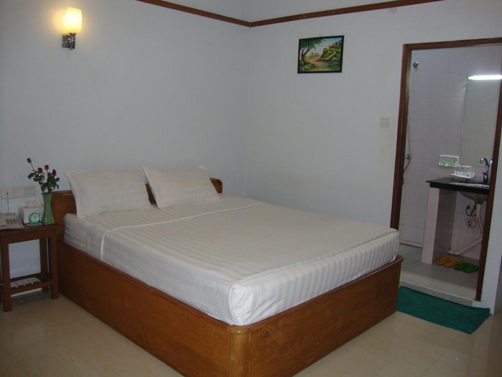 Yangon Urban Hotel Exterior photo