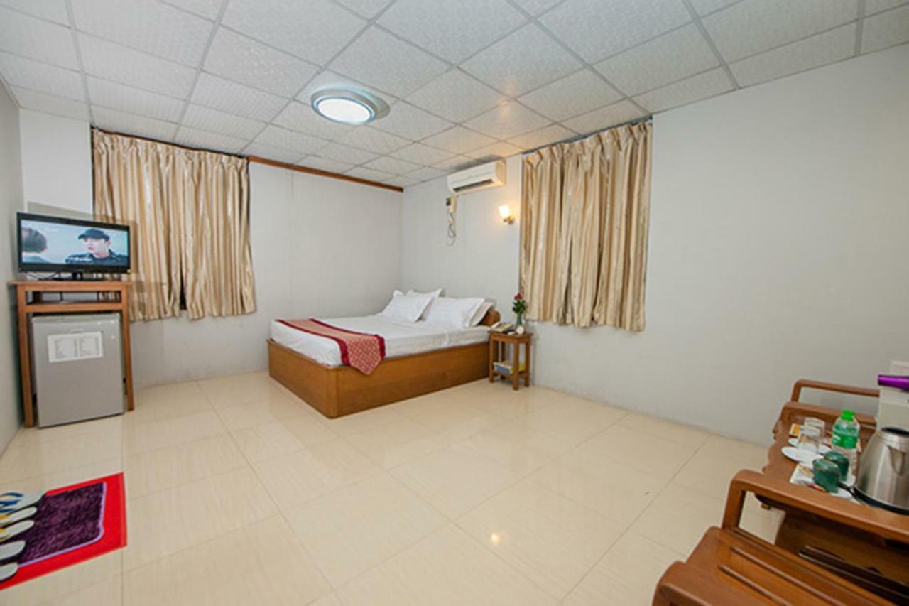 Yangon Urban Hotel Exterior photo